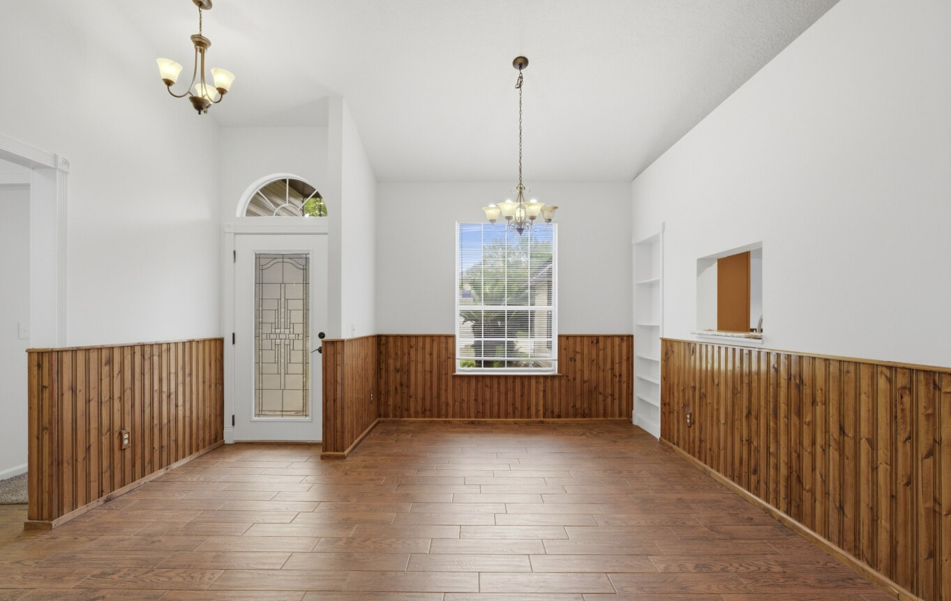 Building Photo - 2162 Saint Martins Dr E
