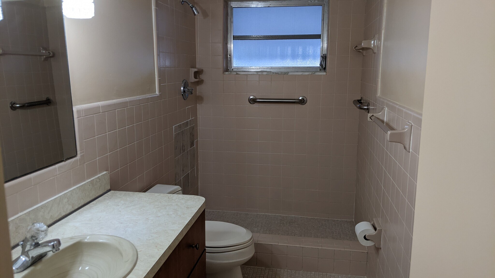 Building Photo - 736 NE 39th St