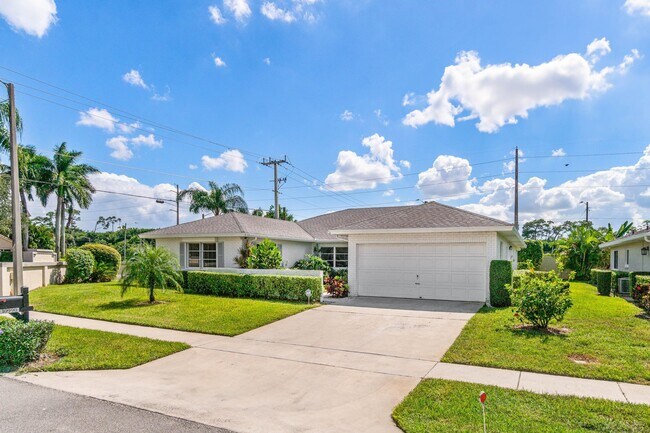 Building Photo - 10990 Greentrail Dr S