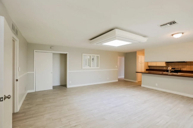 Primary Photo - 5027 W Palmaire Dr