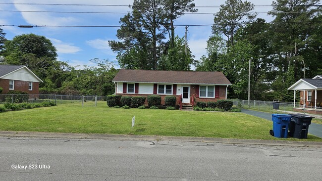 Building Photo - 108 Armstrong Dr