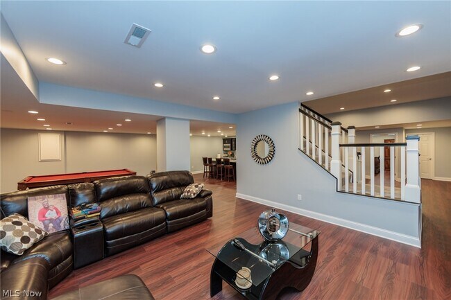 Building Photo - 30 Cableknoll Ln