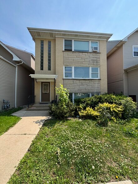 Building Photo - 6241 W Montrose Ave