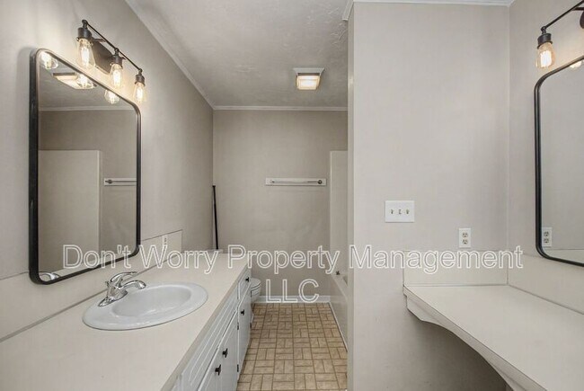 Building Photo - 137 Crest Cir
