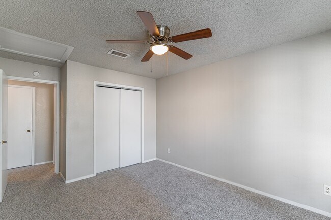 Building Photo - 5731 Easthampton Dr