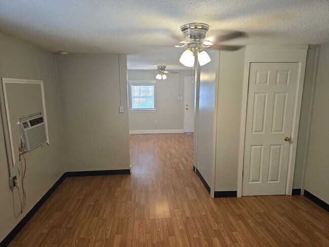 Building Photo - 1 bed 1 bath duplex near Prisma Health