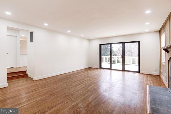 Building Photo - 9704 Hall Rd