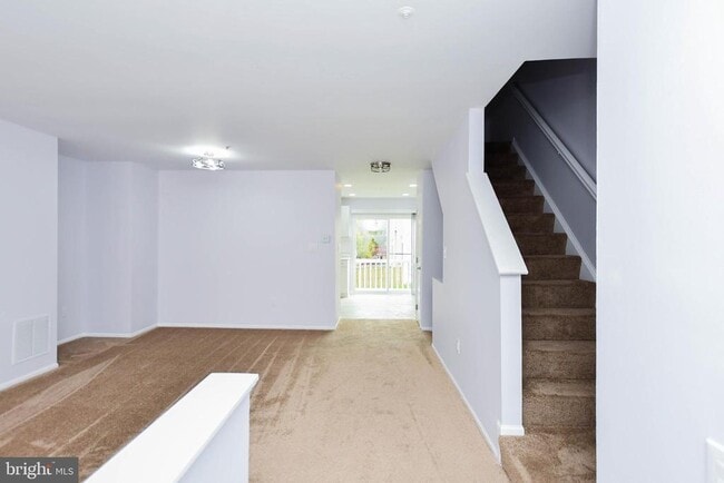 Building Photo - 915 Westlake Dr