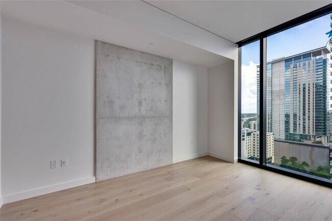 Building Photo - 610 Davis St