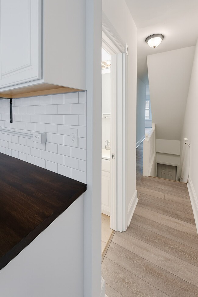 Building Photo - 636 W Lafayette St