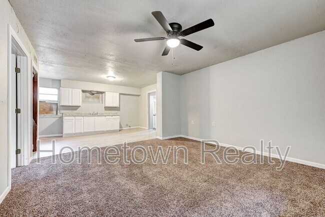 Building Photo - 1135 N Billen Ave