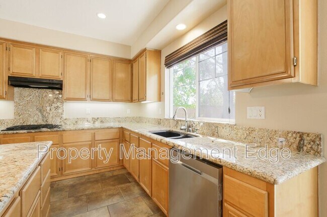 Building Photo - 34175 San Sebastian Ave
