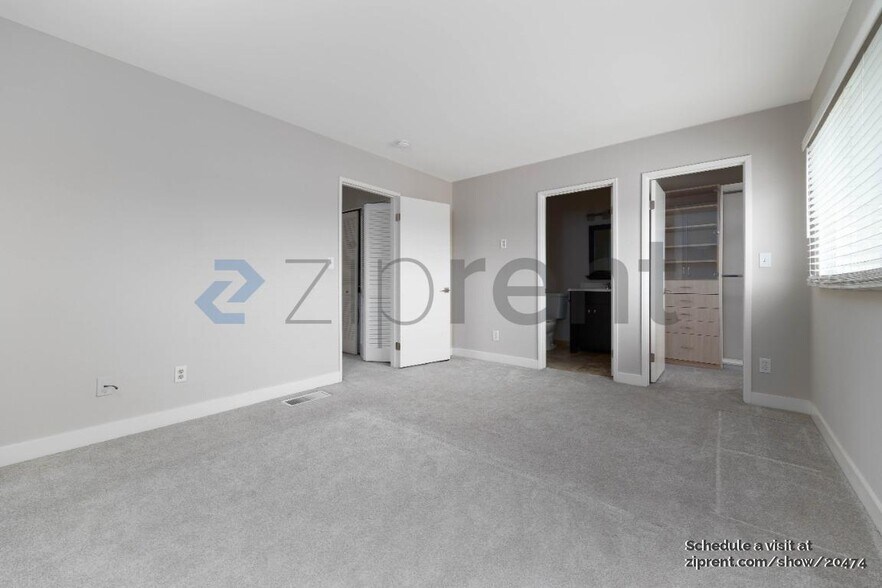 Building Photo - Unit 2