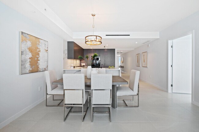 Building Photo - 1116 N Ocean Blvd