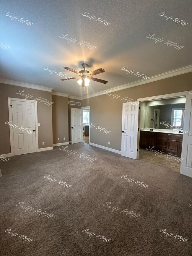 Building Photo - 9030 Meadow View Dr
