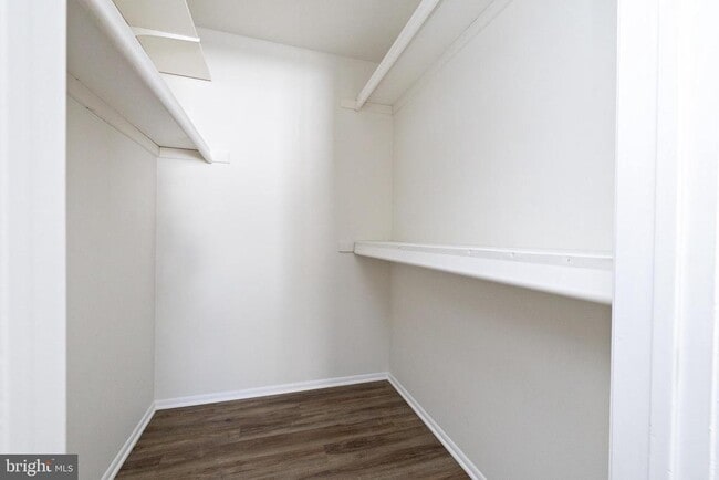 Building Photo - 211 Woodhollow Dr