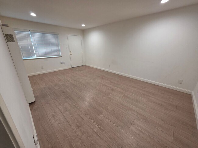 Building Photo - Two-bedroom apartment, with double pain gl...
