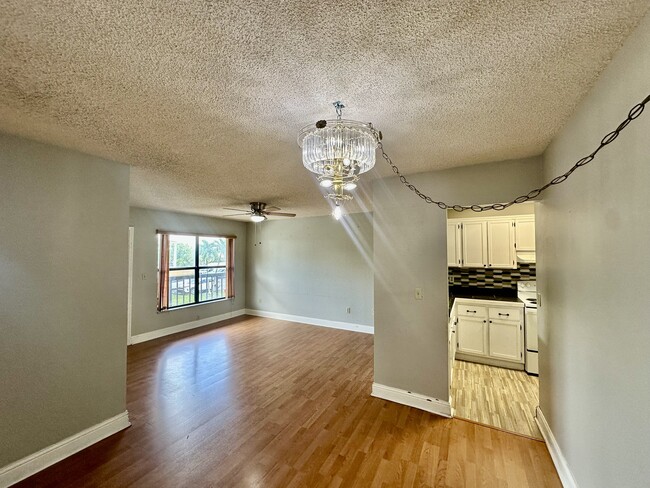 Building Photo - 2570 W 67th Pl