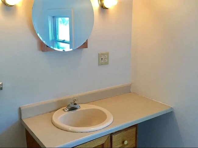 Building Photo - 108 N Hamilton St