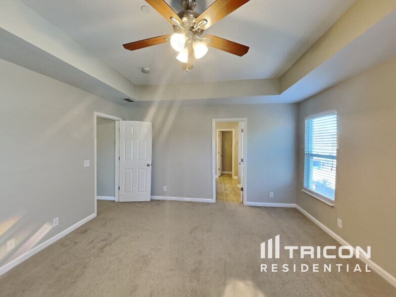 Building Photo - 1307 Creekside Dr