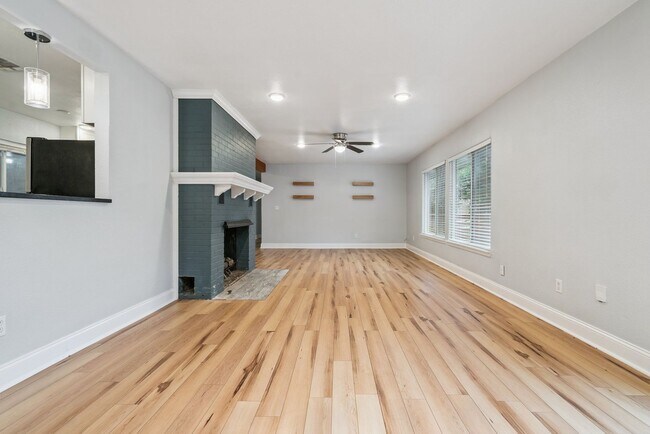 Building Photo - For Rent: Spacious 3-Bedroom, 2-Bath Home