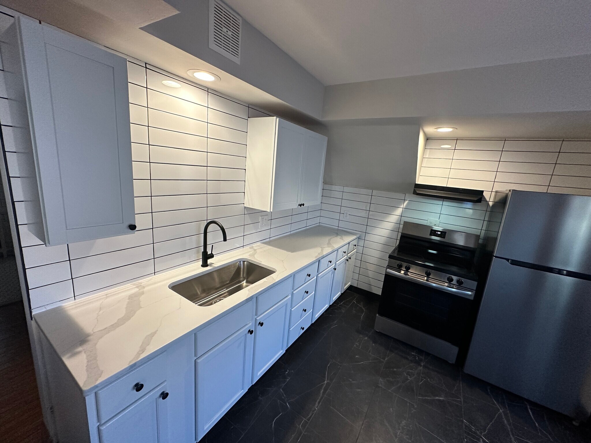 Building Photo - 4253 James Ave N