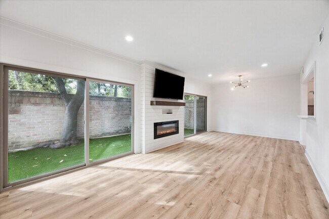 Building Photo - 201 Vanderpool Ln