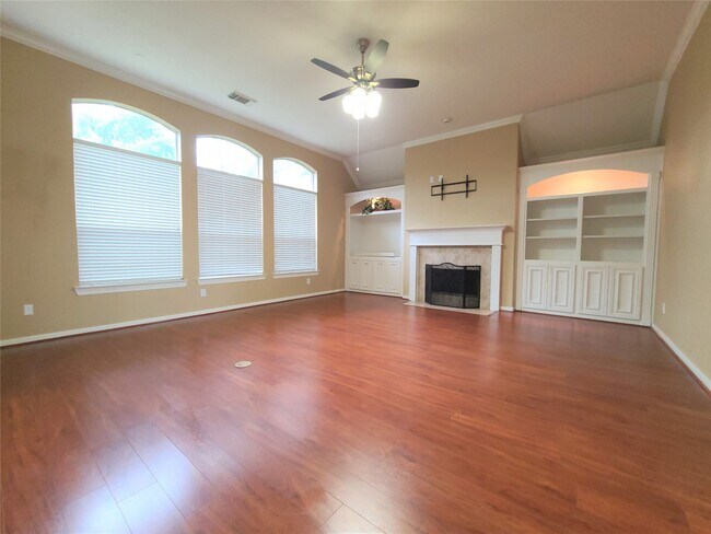 Building Photo - 7015 Pinefern Ln