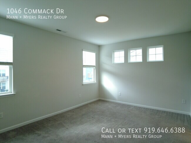Building Photo - 1046 Commack Dr