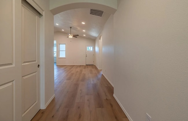 Building Photo - 761 Spyglass