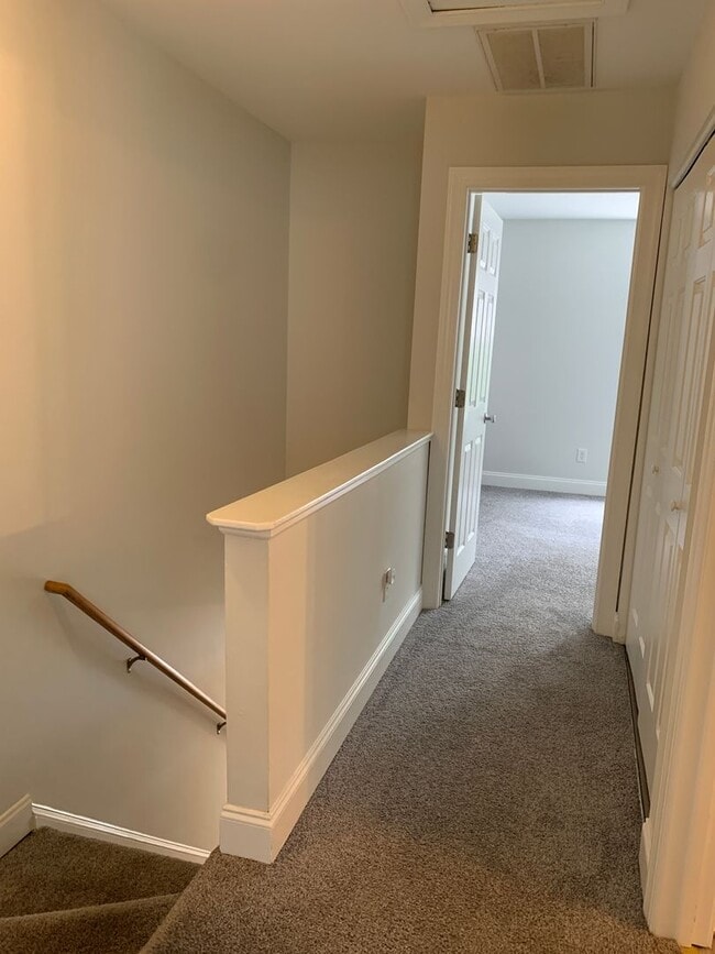 Building Photo - 2 Bedroom 1.5 Bath Townhome in Pleasant Gr...