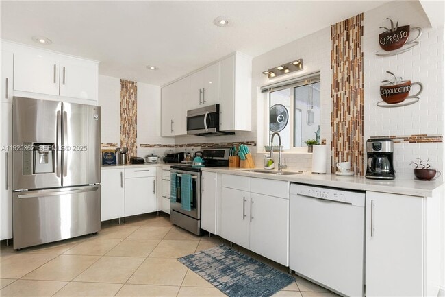 Building Photo - 1900 N Victoria Park Rd