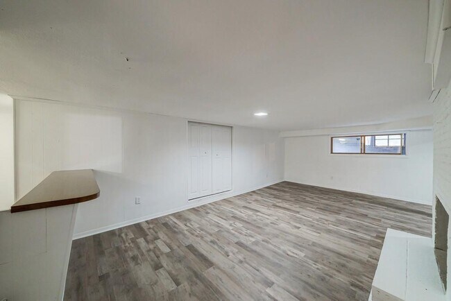 Building Photo - 254 Richardson Rd NW