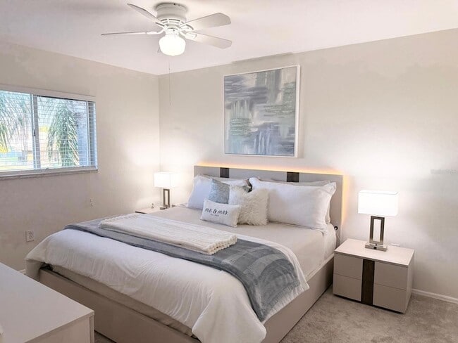 Building Photo - 5027 SW 16th Pl