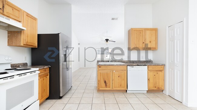 Building Photo - 2750 Gramercy Dr