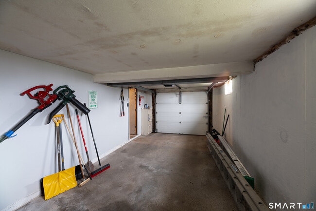 Building Photo - 3 Mountain View Dr