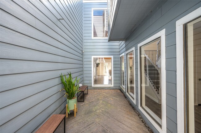 Building Photo - 387 Rancho Bauer Dr