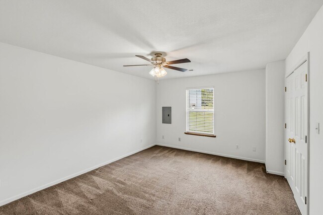 Building Photo - 1725-1727-1727 Louise Cir