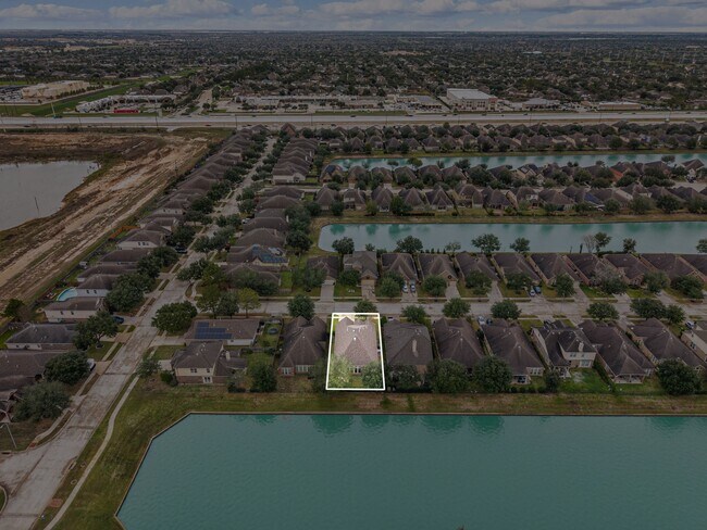 Building Photo - 26323 Crystal Cove Ln