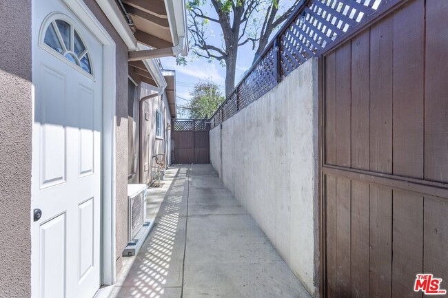 Building Photo - 6308 Glide Ave