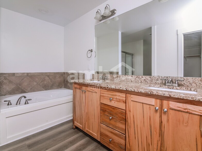 Building Photo - 15 Hanford Dr