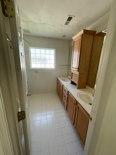 Master bethroom - 4505 Colonial Place Dr