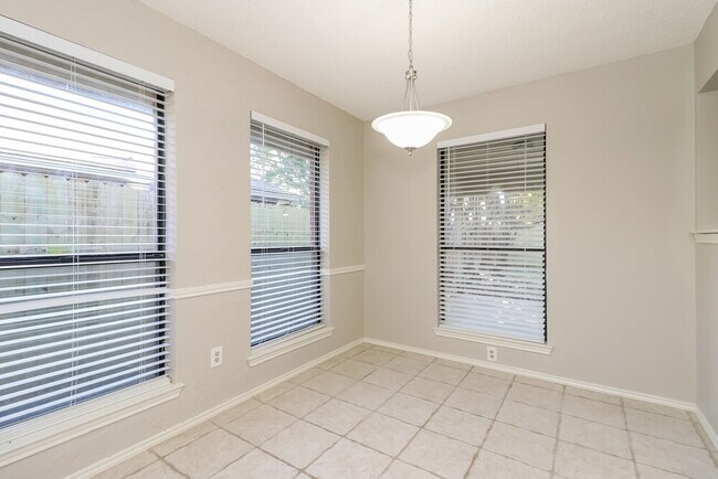 Building Photo - 6216 N Park Dr