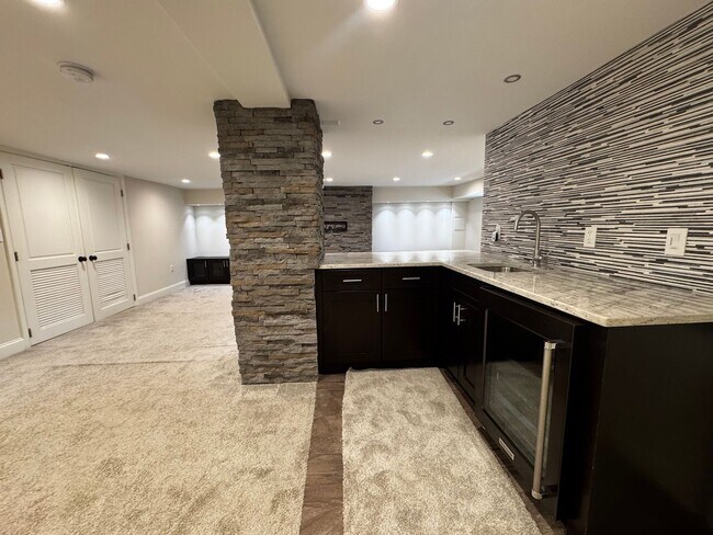 Building Photo - RENOVATED EXPANSIVE 5BD 4BA BRIGHTWOOD HOME