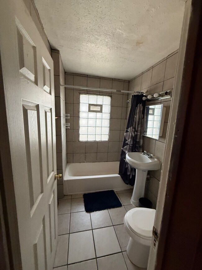 Building Photo - 3600-02 N Vel R Phillips