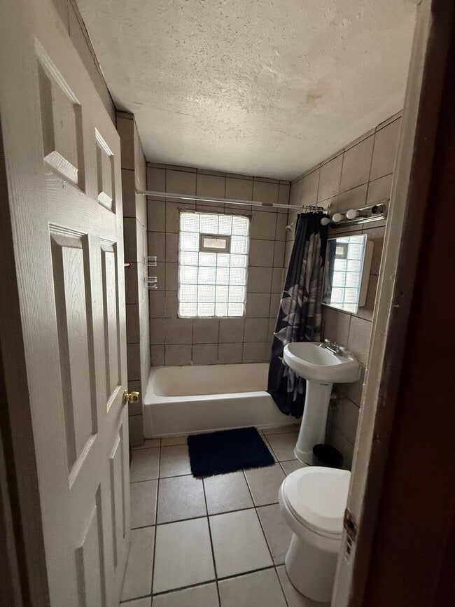 Building Photo - 3600 N Vel R. Phillips Ave