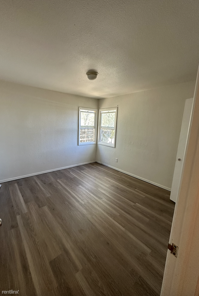 Building Photo - 1 br, 1 bath Triplex - 358 Gould Street 358