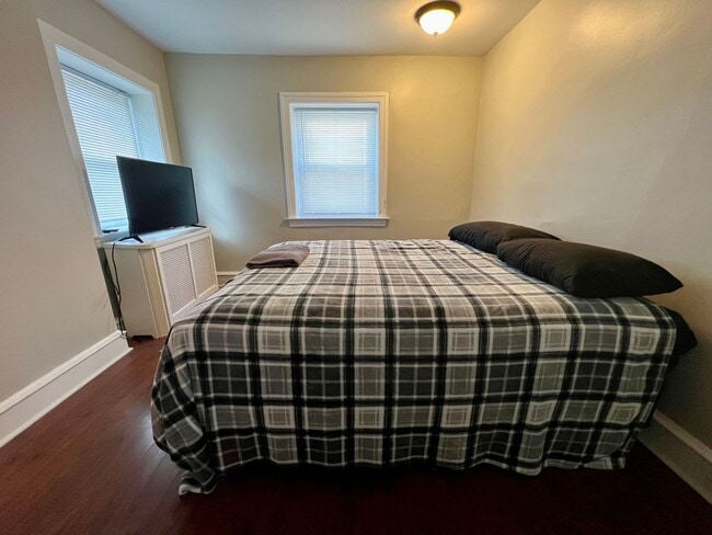 Building Photo - Gorgeous 5-Bedroom Single Family Home in Upper Darby! Available NOW!