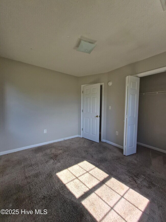 Building Photo - 204 Zachary Ln