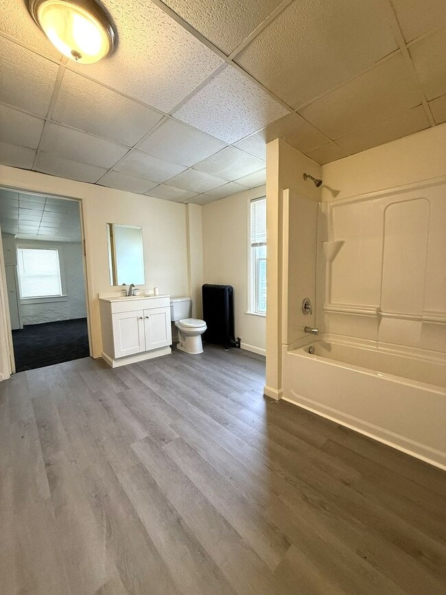 Building Photo - 704 W Main St